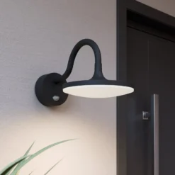 Arcchio LED-Außenwandleuchte Fineria, Ø22 cm, Metall, Sensor