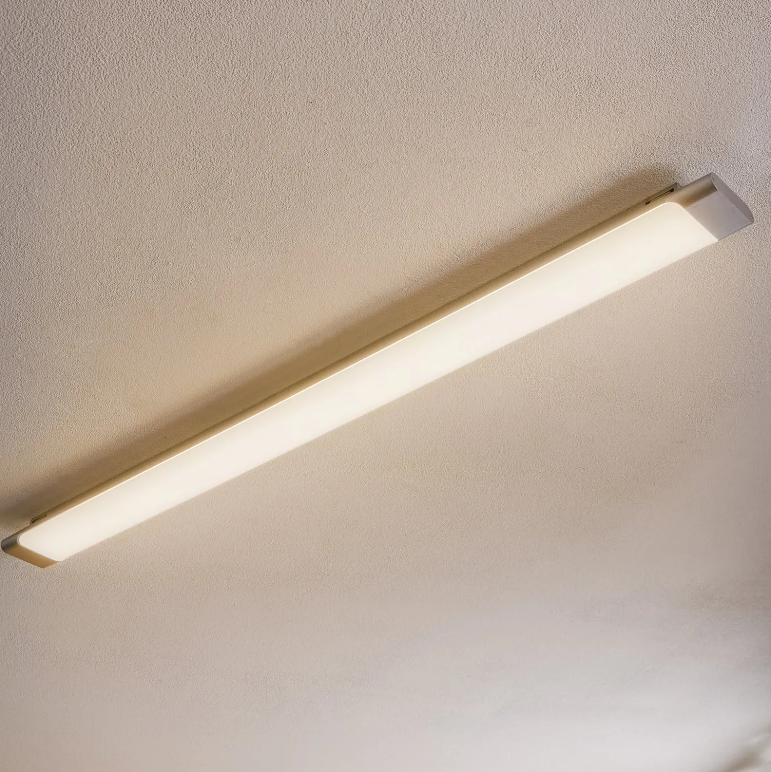 Arcchio LED-Deckenleuchte Vinca, 120 cm, 3.450 lm, 4.000 K