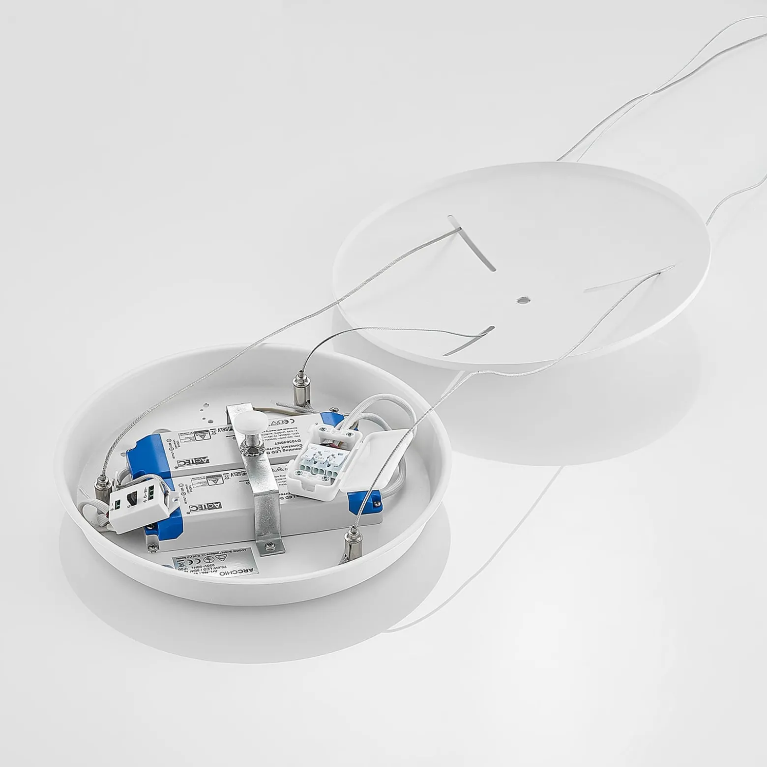Arcchio Sharelyn LED-Pendelleuchte, Ø 80 cm, weiß, Ring, CCT