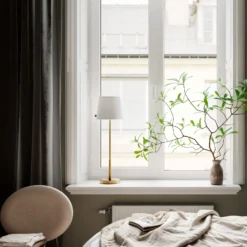 By Rydens Tischlampe Lumi, 69 cm, gold/weiß, Textil