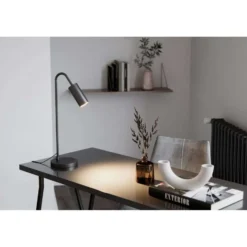 By Rydéns Tischleuchte Curve, schwarz matt, Metall, GU10