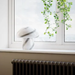 By Rydéns Tischleuchte Mira Mushroom, schwarz-weiß, Glas