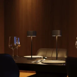 Calex LED-Akku-Tischleuchte Serino, schwarz, Alum, 2.700 K