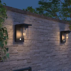 Calex Solar-LED-Außenwandleuchte Asti, Sensor, IP44, schwarz