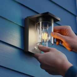 Calex Solar-LED-Außenwandleuchte Asti, Sensor, IP44, schwarz