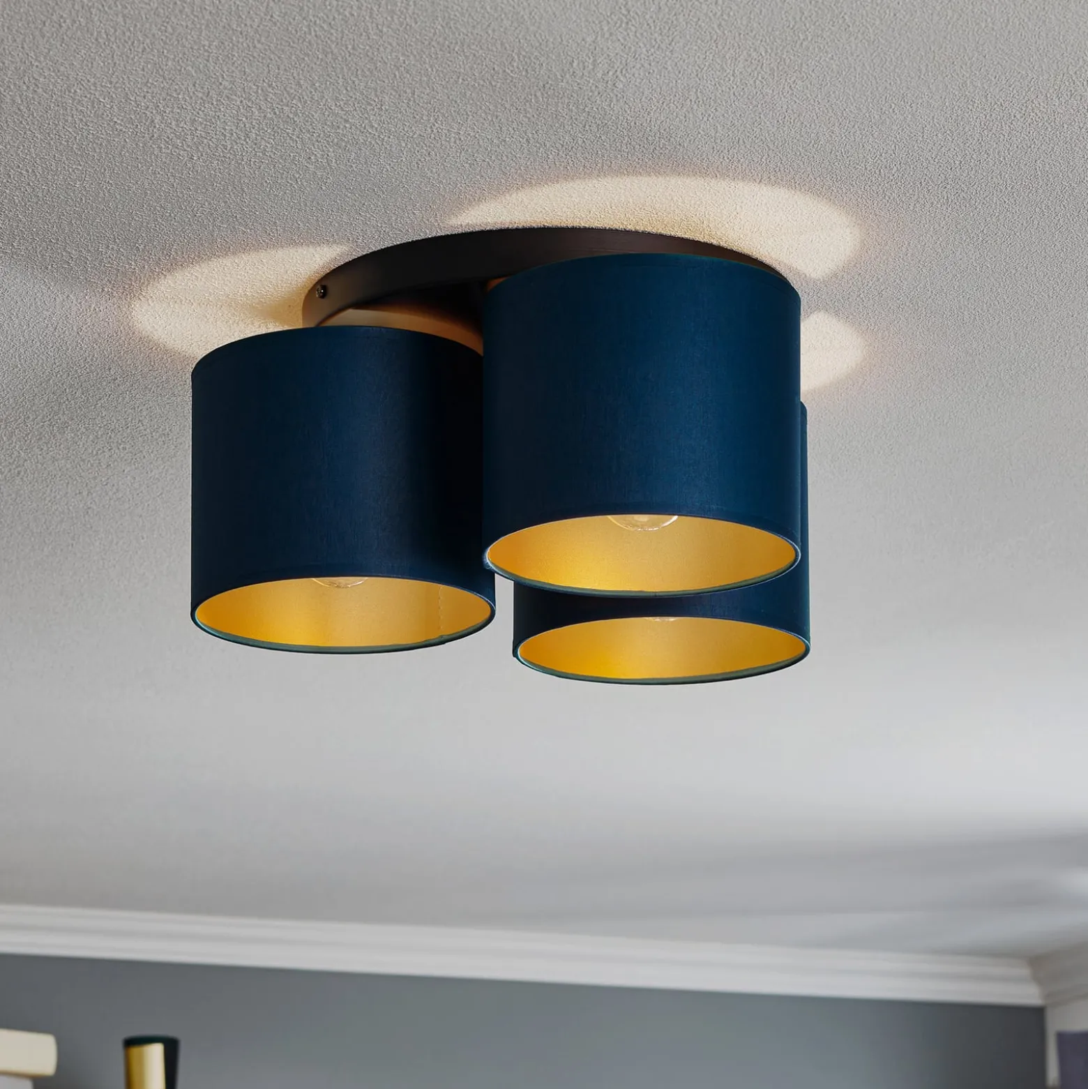 Deckenleuchte Soho zylindrisch, 3fl blau/gold