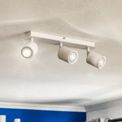 Deckenspot Modo aus Edelstahl, weiß, dreiflammig