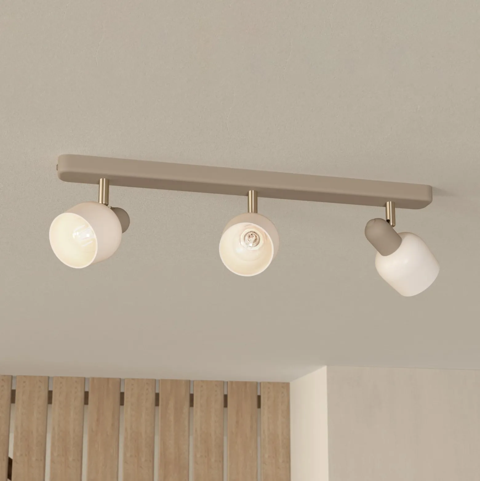 Deckenstrahler Corato, Länge 52 cm, sand/nickel/opal, 3-flg.