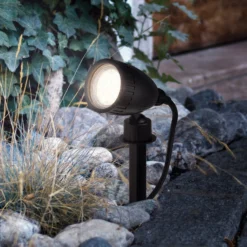 Dezenter LED-Erdspießstrahler Nema