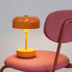 Dyberg Larsen Haipot LED-Tischleuchte Akku orange