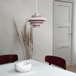 Dyberg Larsen Hängelampe Ejka mini, rosa, Ø 30 cm, Metall
