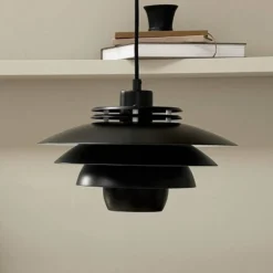Dyberg Larsen Hängelampe Ejka mini, schwarz, Ø 30 cm, Metall