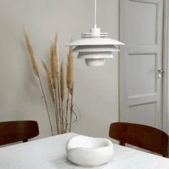 Dyberg Larsen Hängelampe Ejka mini, weiß, Ø 30 cm, Metall