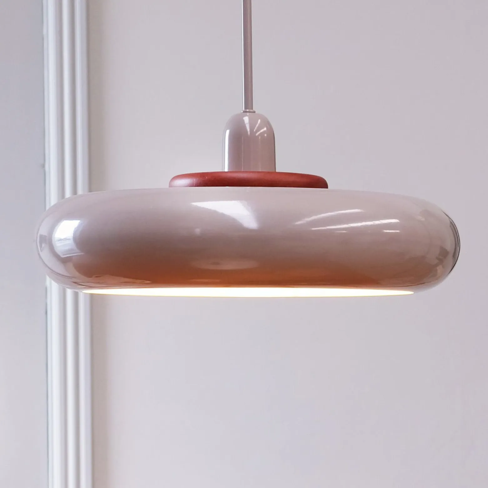Dyberg Larsen Hängelampe Planet, milchweiß, Ø 40 cm, Metall
