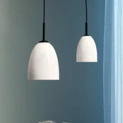 Dyberg Larsen Jazz Hängeleuchte opal/schwarz 18 cm