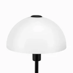 Dyberg Larsen Jazz Tischleuchte, opal/schwarz