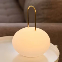 Dyberg Larsen LED-Akku-Laterne Ellipse, weiß/messing, IP44