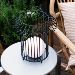 Dyberg Larsen LED-Akku-Tischlampe Basket, schwarz, Metall