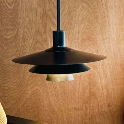 Dyberg Larsen Pendellampe Kay, Ø 30 cm, schwarz, Metall
