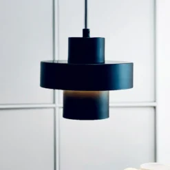 Dyberg Larsen Pendellampe Stoke, schwarz, Ø 20 cm, Metall