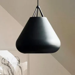 Dyberg Larsen Pendellampe Volta, schwarz, Ø 26 cm, Metall
