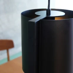 Dyberg Larsen Wum Hängelampe Ø 23cm schwarz matt