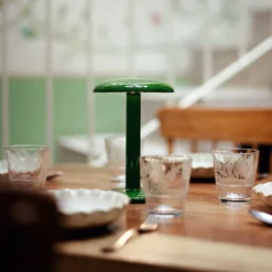 FLOS Gustave LED-Tischleuchte, Akku 927 grün