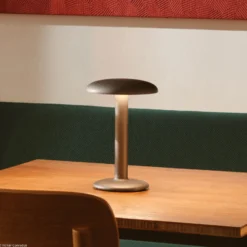FLOS Gustave LED-Tischleuchte, Akku 3.000K schwarz