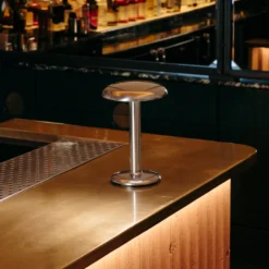 FLOS Gustave LED-Tischleuchte, Akku 927 silber