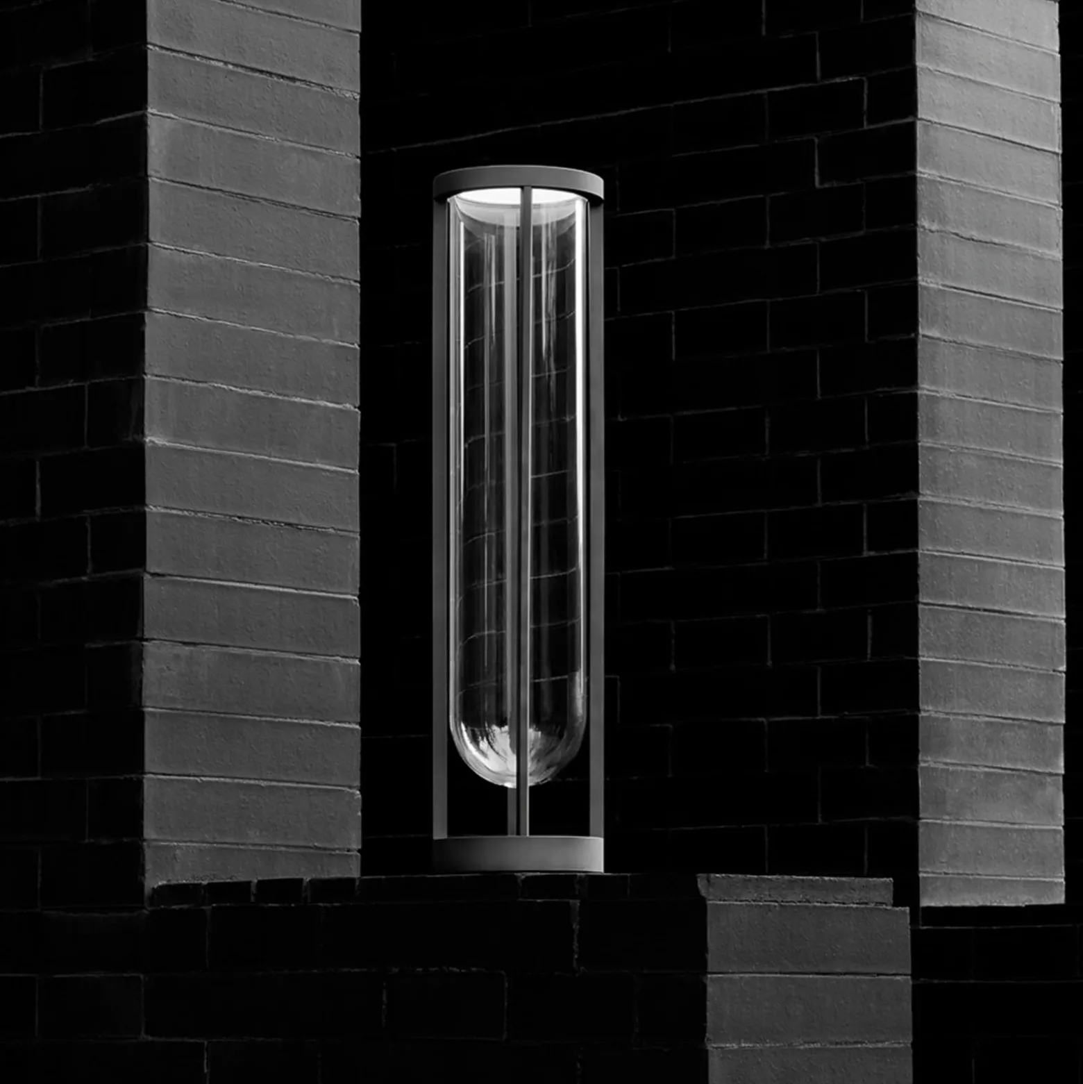 FLOS In Vitro Bollard 1, 2.700 K 40 cm dunkelbraun