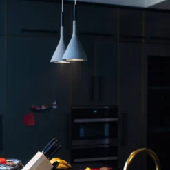 Foscarini Aplomb Mini Hängeleuchte aus Beton, weiß