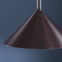 FRANDSEN LED-Akku-Stehlampe Grasp, rot, Höhe 72 cm, Metall