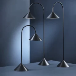 FRANDSEN LED-Akku-Stehlampe Grasp, schwarz, 72 cm, Metall