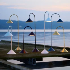 FRANDSEN LED-Akku-Stehlampe Grasp, weiß, Höhe 72 cm, Metall
