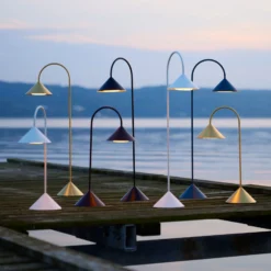 FRANDSEN LED-Akku-Tischlampe Grasp, rot, Höhe 47 cm, Metall