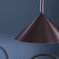 FRANDSEN LED-Akku-Tischlampe Grasp, rot, Höhe 47 cm, Metall