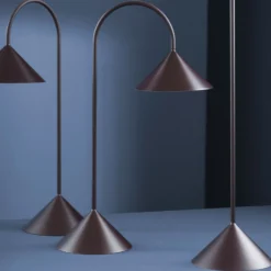 FRANDSEN LED-Akku-Tischlampe Grasp, rot, Höhe 47 cm, Metall