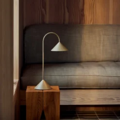 FRANDSEN LED-Akku-Tischleuchte Grasp, sandgrau, Höhe 47 cm