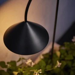 FRANDSEN LED-Erdspießlampe Grasp, schwarz, Höhe 82 cm, IP44