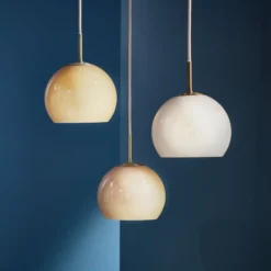 FRANDSEN Pendellampe Ball, sandgrau, Ø 18 cm, Glas