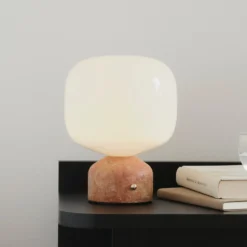 GEJST LED-Akku-Tischlampe Meemo, Marmor amber, Glas, USB