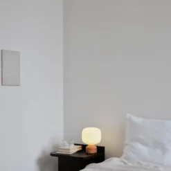 GEJST LED-Akku-Tischlampe Meemo, Marmor amber, Glas, USB