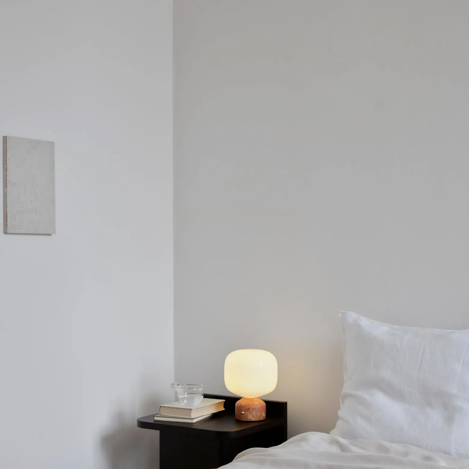 GEJST LED-Akku-Tischlampe Meemo, Marmor amber, Glas, USB