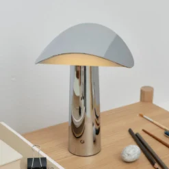 GEJST LED-Akku-Tischleuchte Lium, chrom, 2.700 K, USB