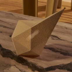 Gubi Akku-Tischleuchte Bagdad, weiß, Höhe 36 cm, Metall