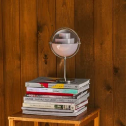 GUBI Akku-Tischleuchte Multi-Lite, chrom/lila, 30 cm