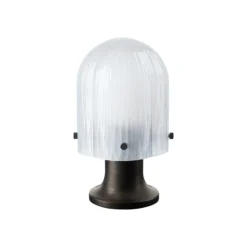 GUBI Akku-Tischleuchte Seine, IP44, Messing antik, Glas matt