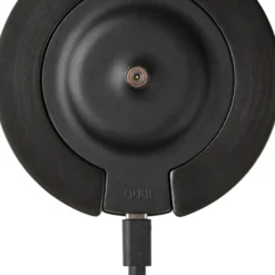 GUBI Akku-Tischleuchte Seine, IP44, Messing antik, Glas matt