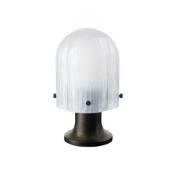 GUBI Akku-Tischleuchte Seine, IP44, Messing antik, Glas matt