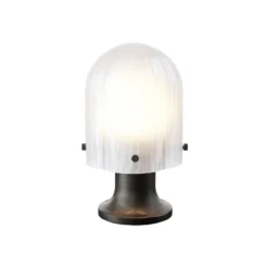 GUBI Akku-Tischleuchte Seine, IP44, Messing antik, Glas matt